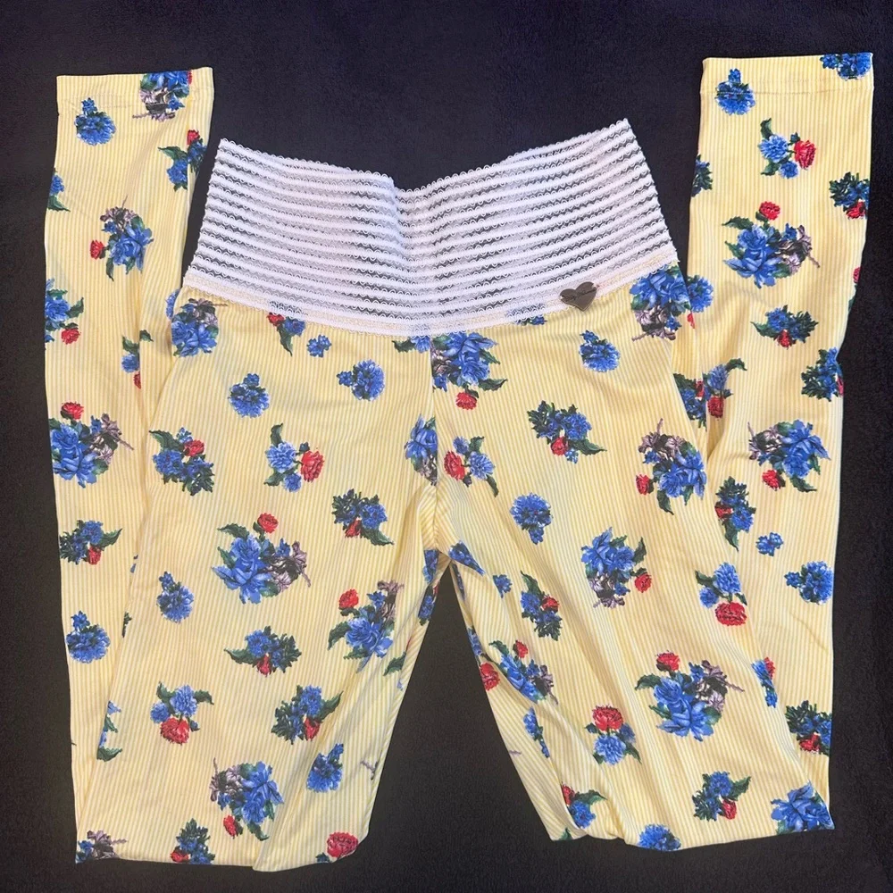 Cute booty lounge leggings - Picture 2 of 6